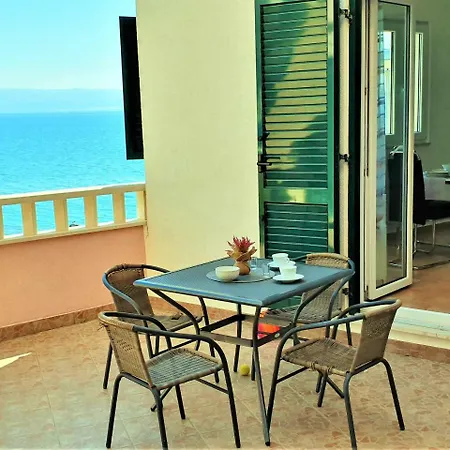 In Motion App With Sea View In Stobrec شقة